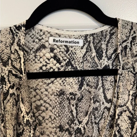 Elegant Snake Print Wrap Dress - Picture 4 of 8